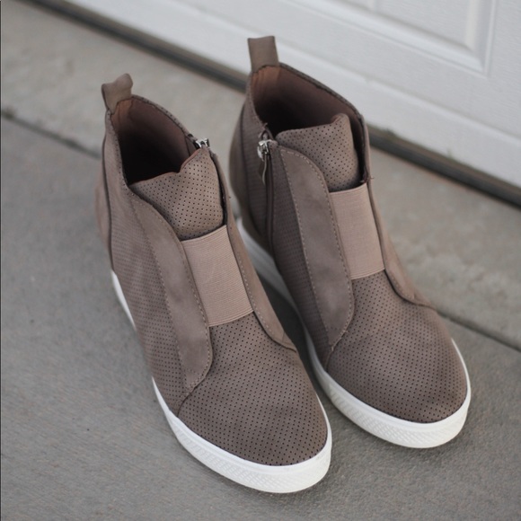 LAST PAIR SIZE 5.5! Taupe sneaker wedges - Picture 2 of 5